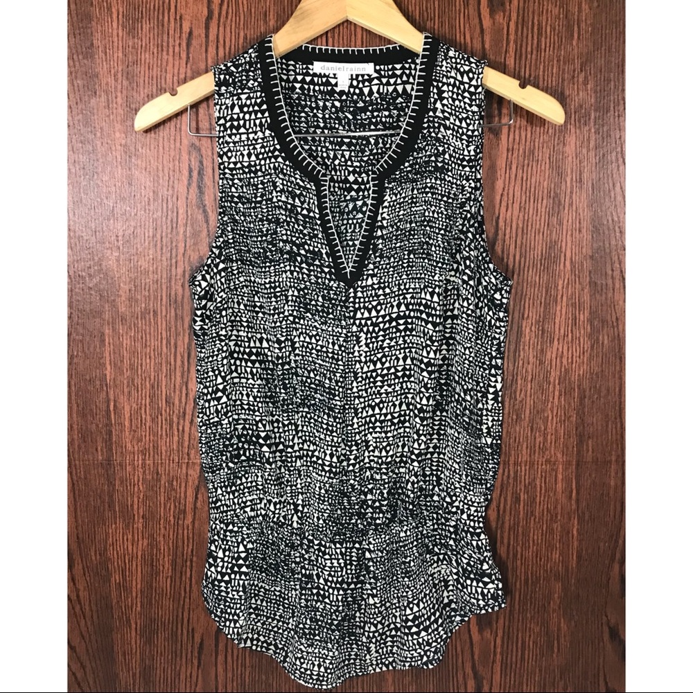 Daniel Rainn Stitchfix Black Cream Sleeveless Top